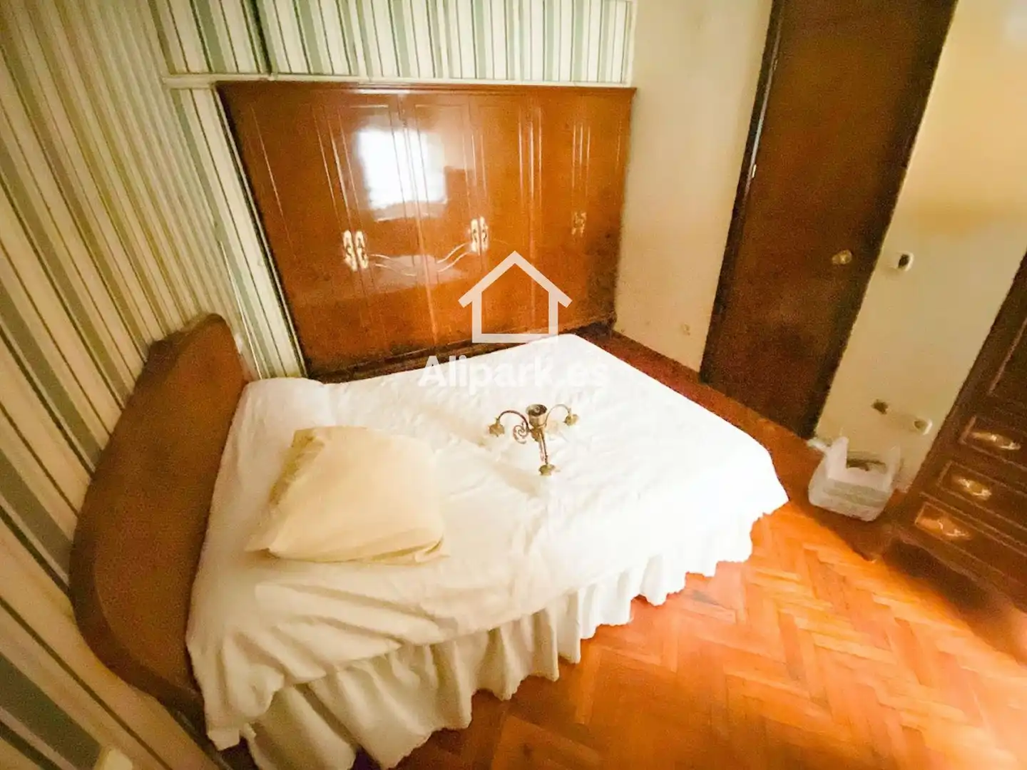 Habitación de Piso en venta en Alicante / Alacant con Aire acondicionado, Terraza y Balcón