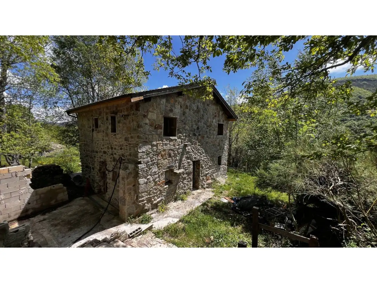 Vista exterior de Casa o xalet en venda en Espinosa de los Monteros amb Jardí privat i Terrassa