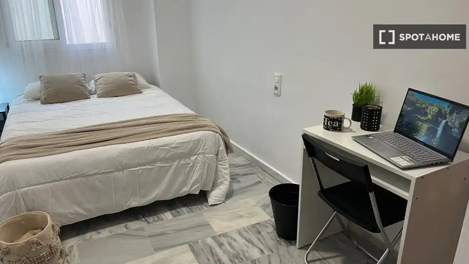 Bedroom of Flat for share in Sevilla  with Air Conditioner, Terrace and Furnished