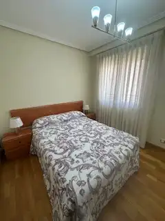 Schlafzimmer von Maisonette zur Miete in León Capital  mit Heizung, Parkett und Terrasse