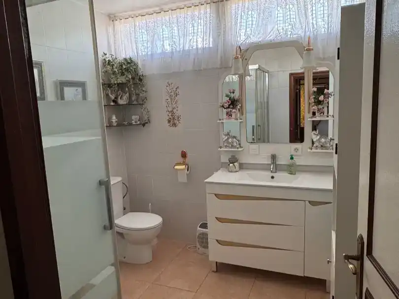 Bany de Casa o xalet en venda en El Campillo (Huelva) amb Jardí privat, Traster i Moblat