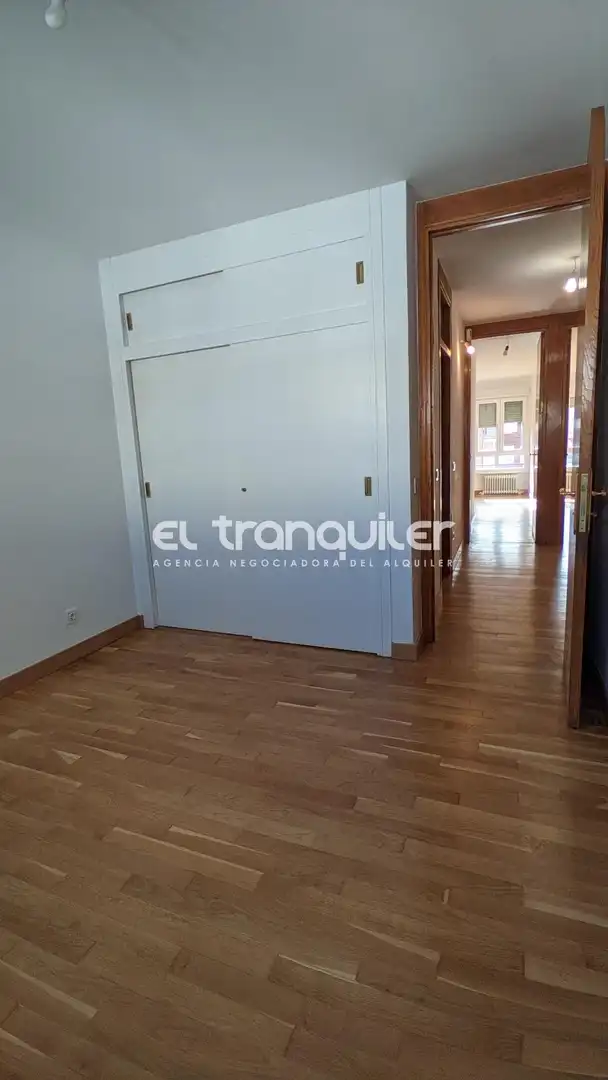 Wohnung zum Verkauf in Madrid mit Klimaanlage, Parkett und Terrasse