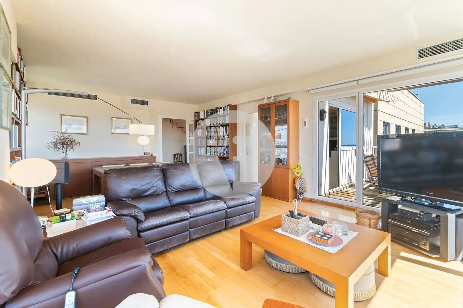 Sala de estar de Dúplex en venta en Barcelona con Aire acondicionado, Calefacción y Terraza