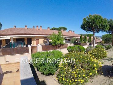 Adossat amb piscina en venda a Santa Clotilde