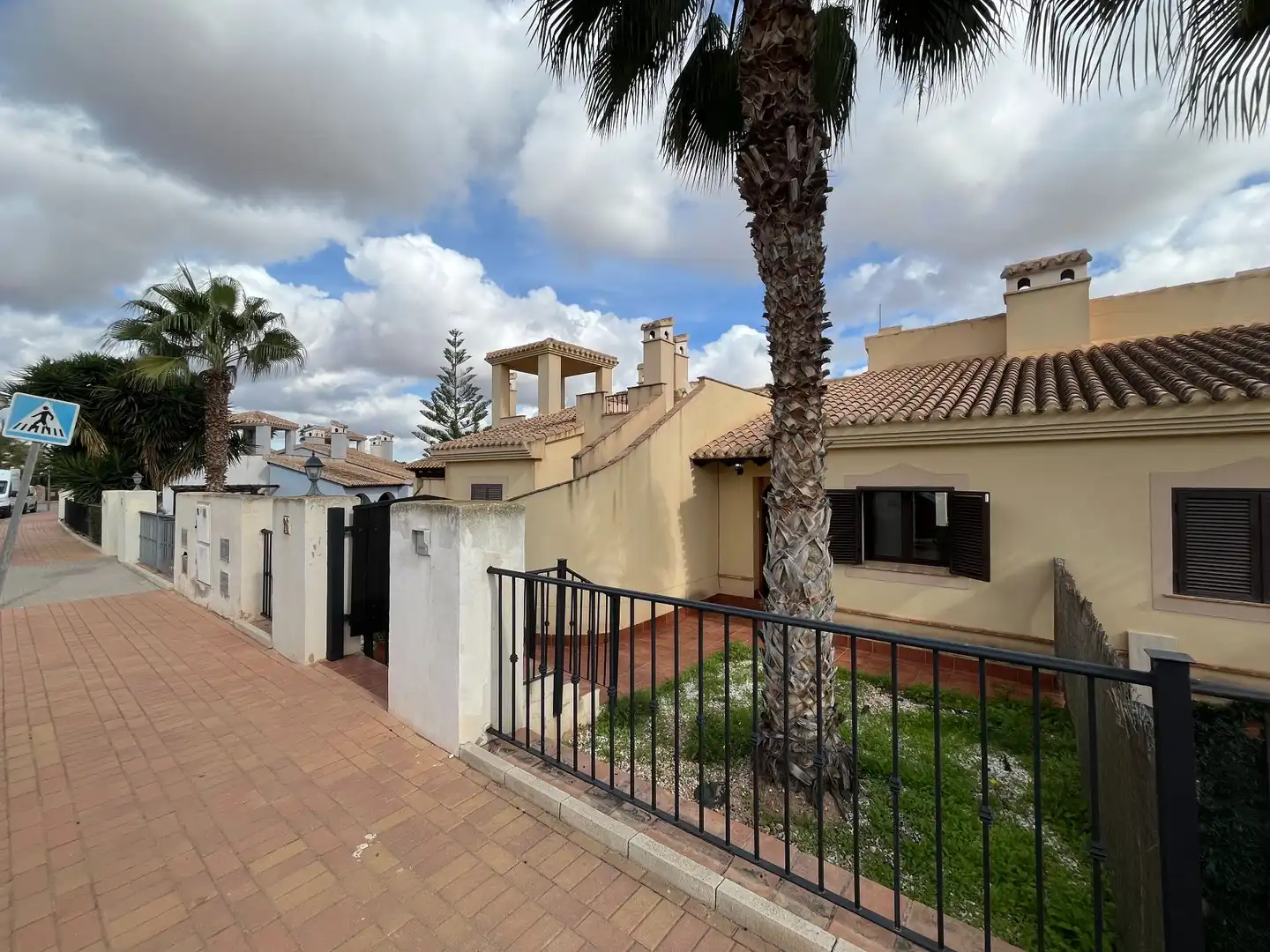 Vista exterior de Casa adosada en venda en Fuente Álamo de Murcia amb Aire condicionat, Jardí privat i Terrassa