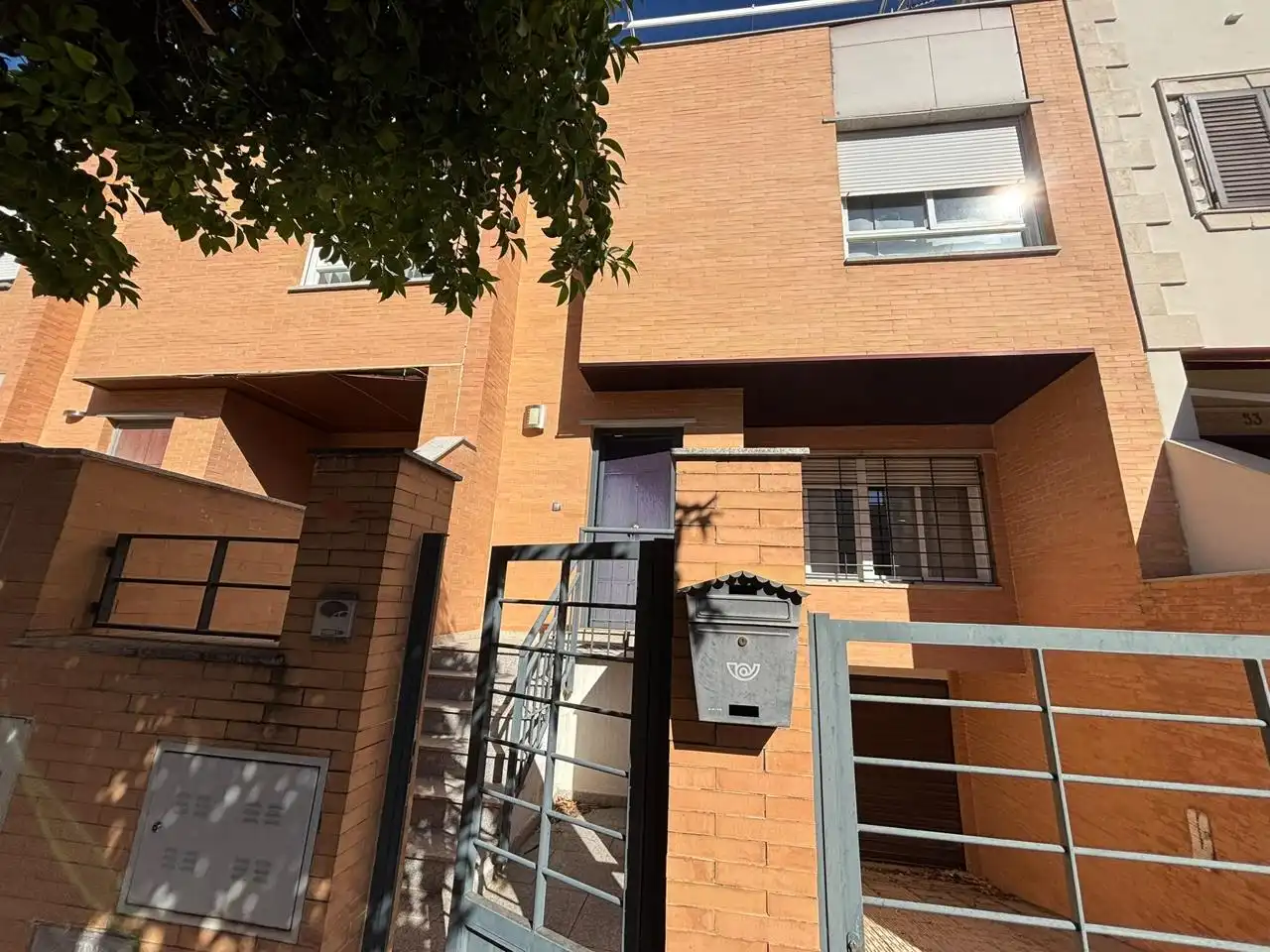Vista exterior de Casa adosada en venda en Jaén amb Aire condicionat, Calefacció i Terrassa