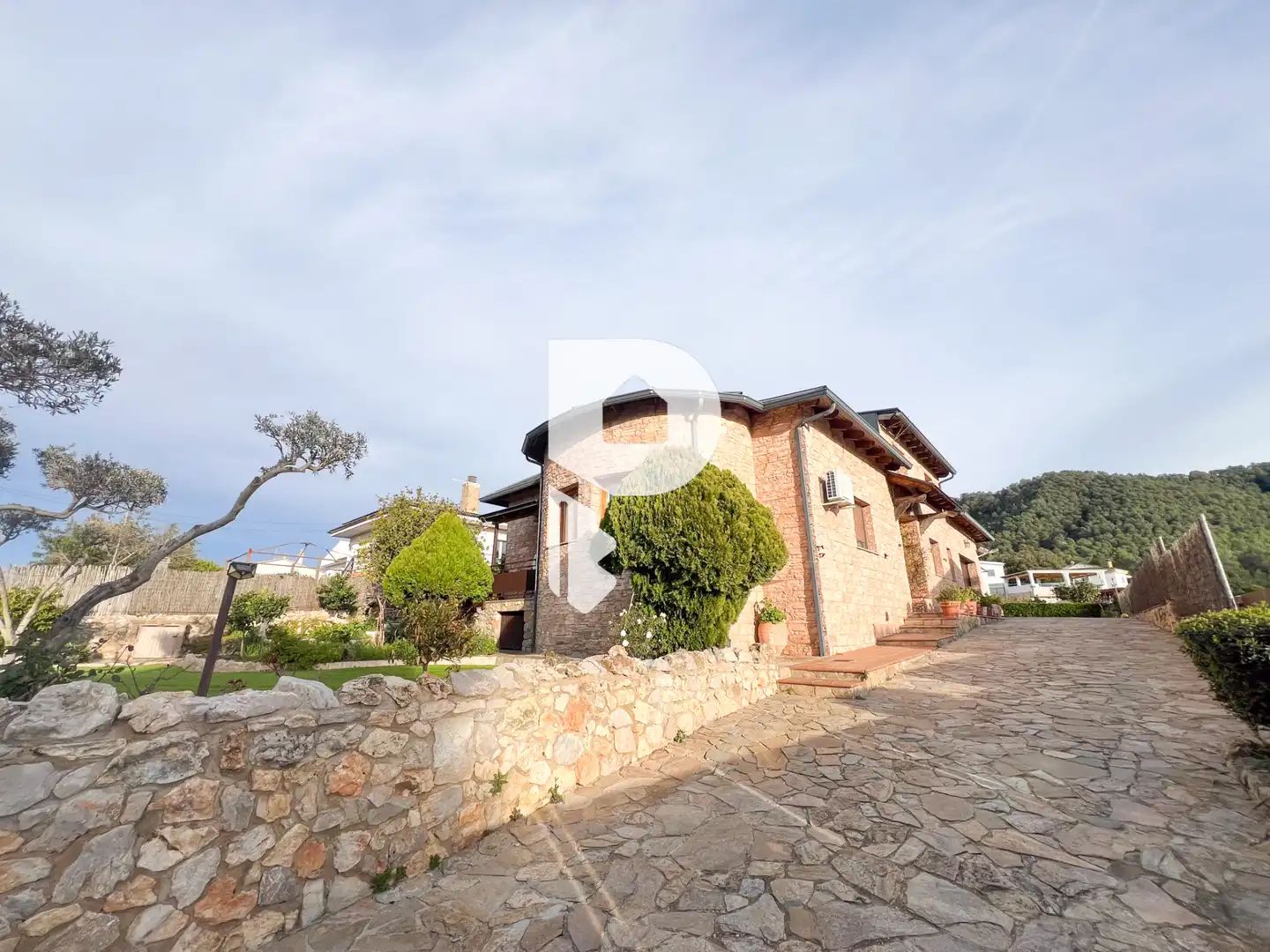 Vista exterior de Casa o xalet en venda en Vallirana amb Aire condicionat, Calefacció i Jardí privat