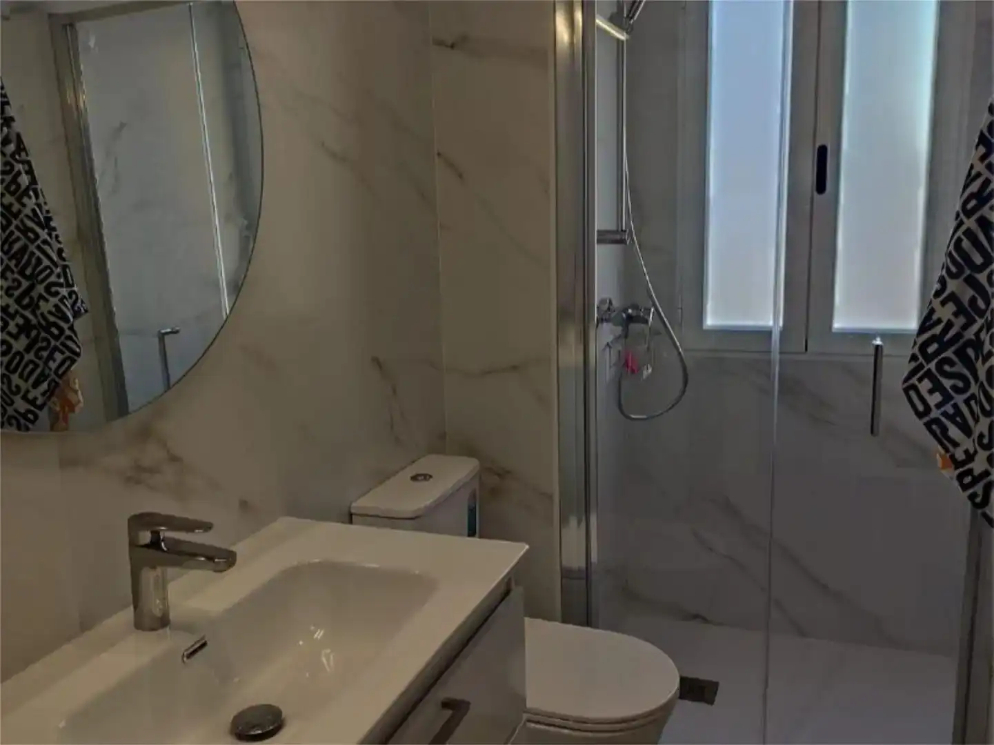 Bathroom of Flat for rent in  Granada Capital  with Air Conditioner and Balcony