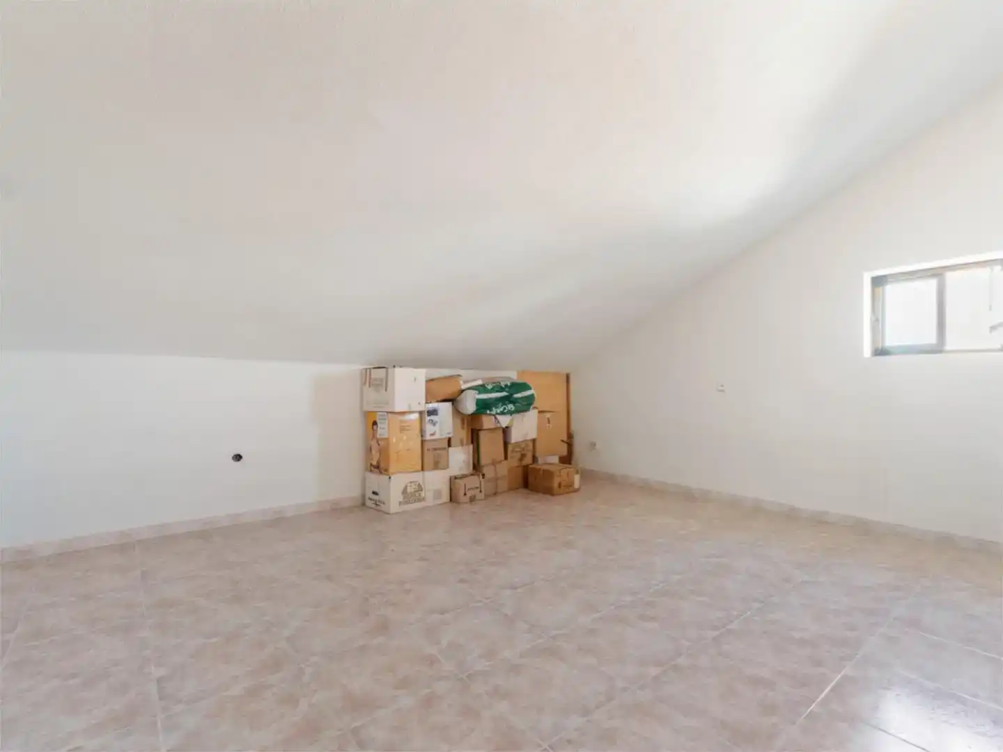 Piso en venta en Alcalá de Henares con Jardín privado, Trastero y Piscina