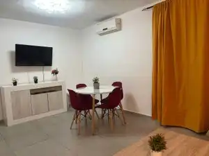 Sala d'estar de Pis de lloguer en Jaén amb Aire condicionat, Terrassa i Moblat