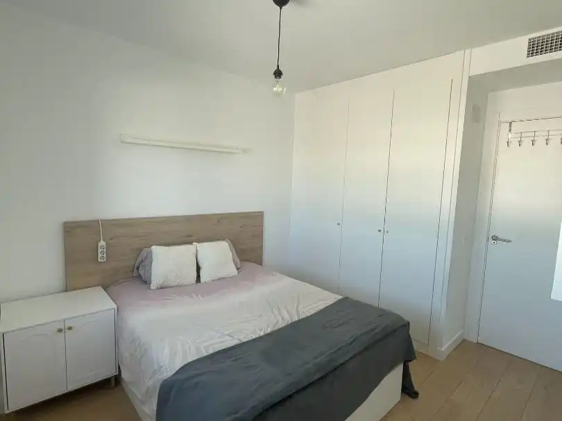Bedroom of Attic for share in Madrid  with Air Conditioner, Heating and Parquet flooring