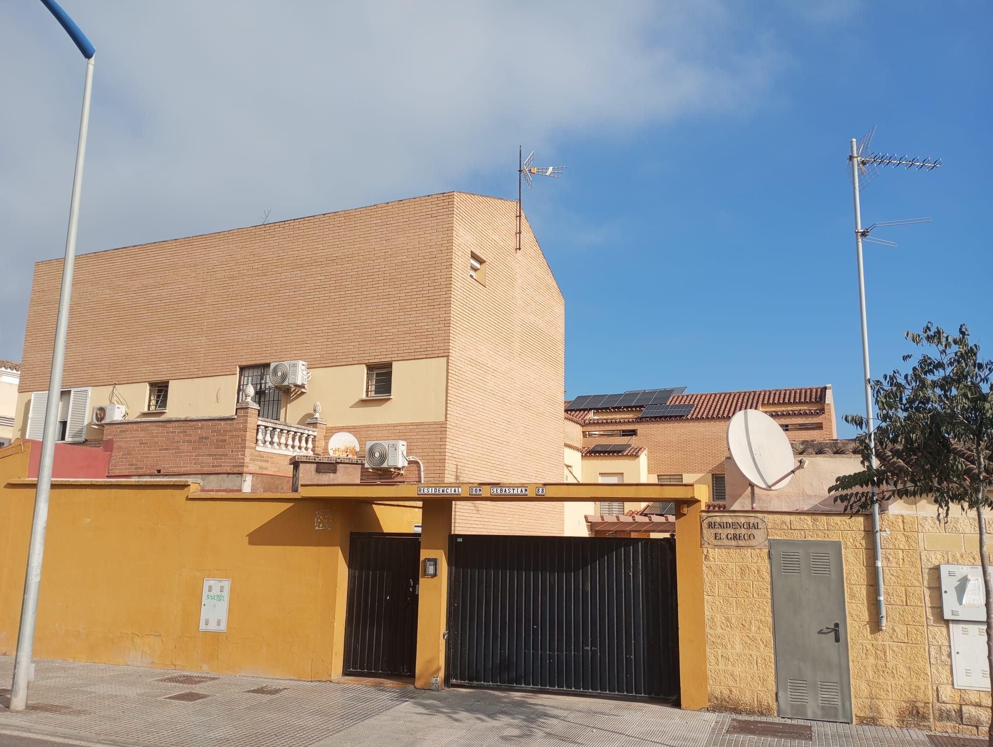 Exterior view of House or chalet for sale in Algeciras