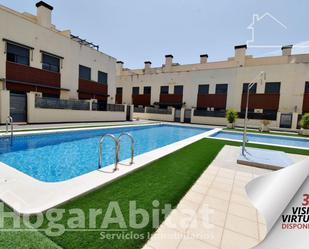 Piscina de Casa adosada en venda en Castellón de la Plana / Castelló de la Plana amb Aire condicionat, Terrassa i Balcó