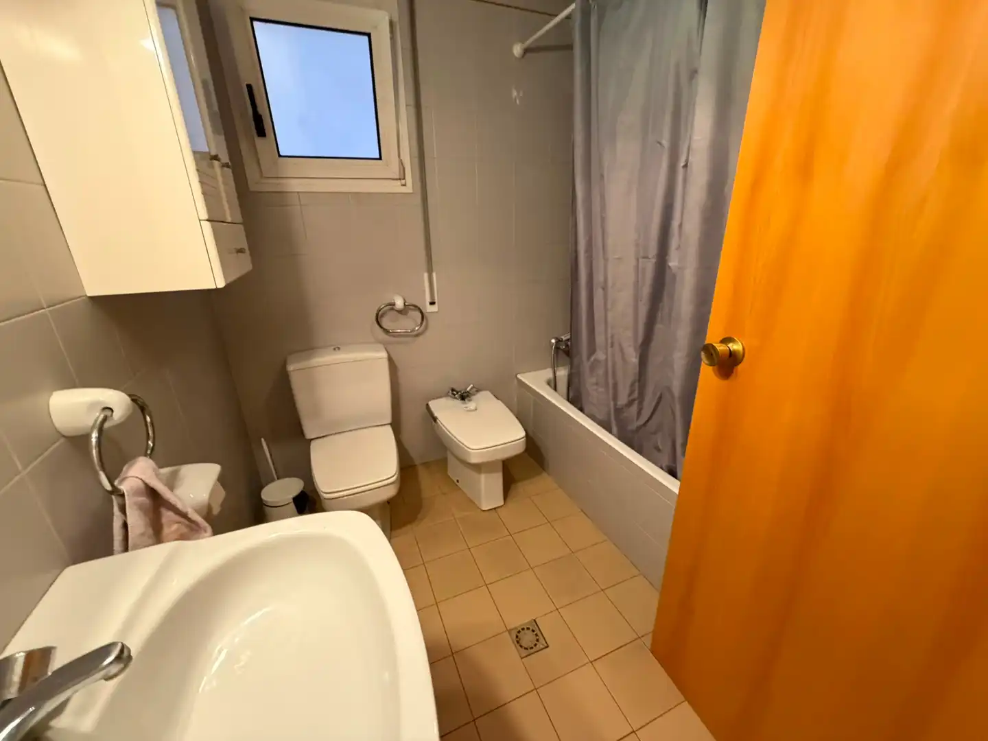 Badezimmer von Wohnung zur Miete in Lleida mit Heizung, Möbliert und Ofen