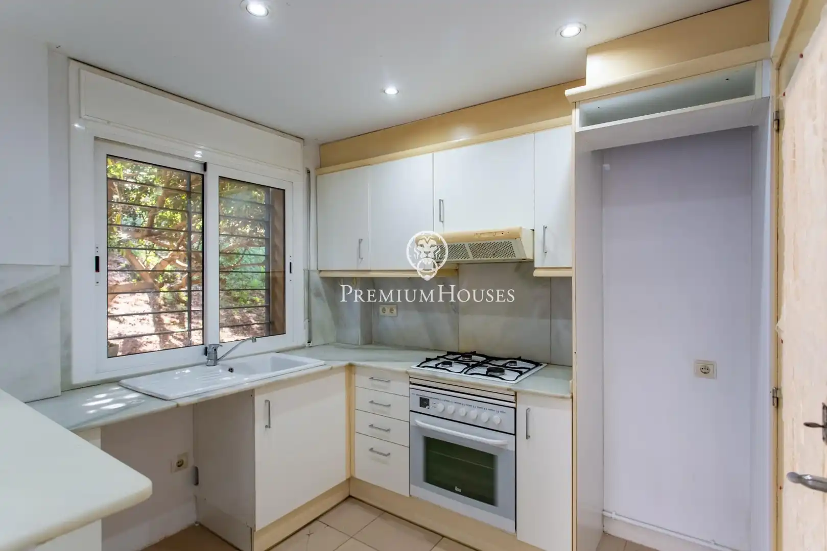 Küche von Maisonette zum Verkauf in Alella mit Heizung, Balkon und Alarm