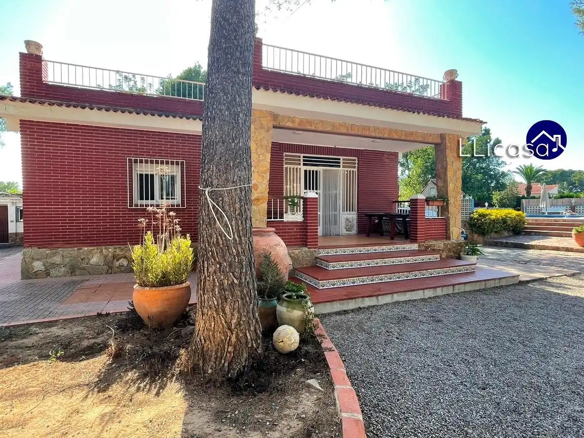 Vista exterior de Casa o xalet de lloguer en Olocau amb Calefacció, Jardí privat i Terrassa