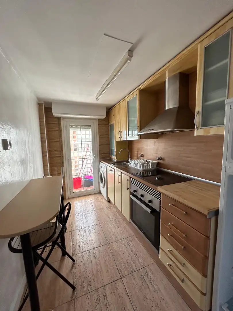 Cocina de Piso de alquiler en Zaragoza con Calefacción, Amueblado y Horno