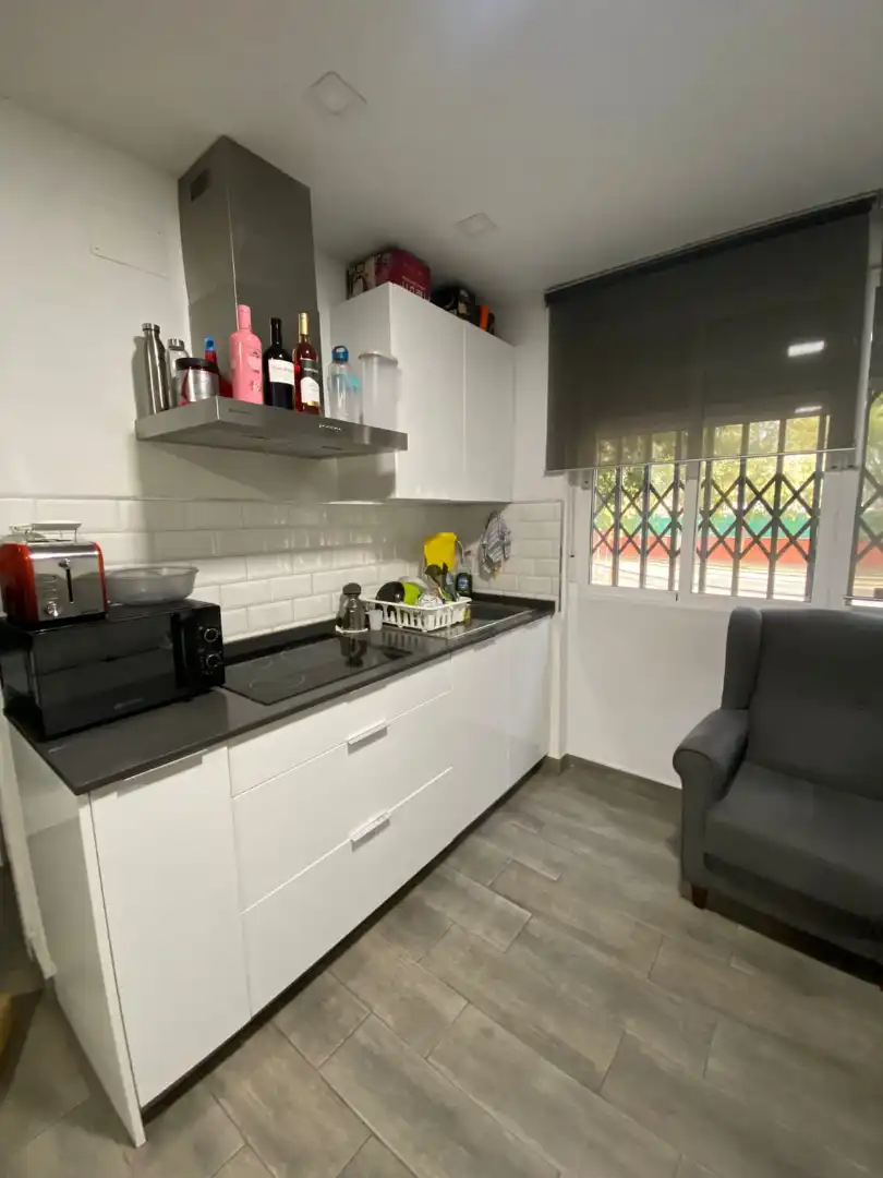 Cuina de Pis de lloguer en  Sevilla Capital amb Aire condicionat, Moblat i Forn