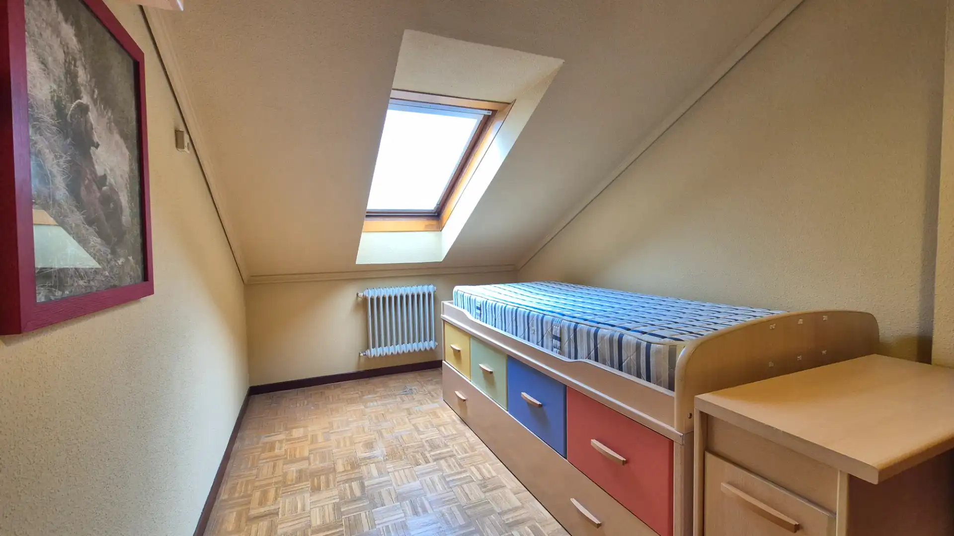 Habitación de Dúplex en venta en Oviedo  con Calefacción, Parquet y Trastero