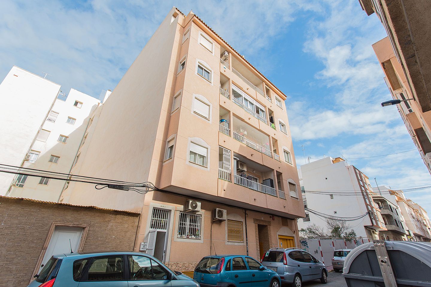 Vista exterior de Apartament en venda en Torrevieja amb Calefacció, Terrassa i Moblat