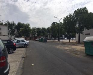 Exterior view of Single-family semi-detached for sale in  Sevilla Capital