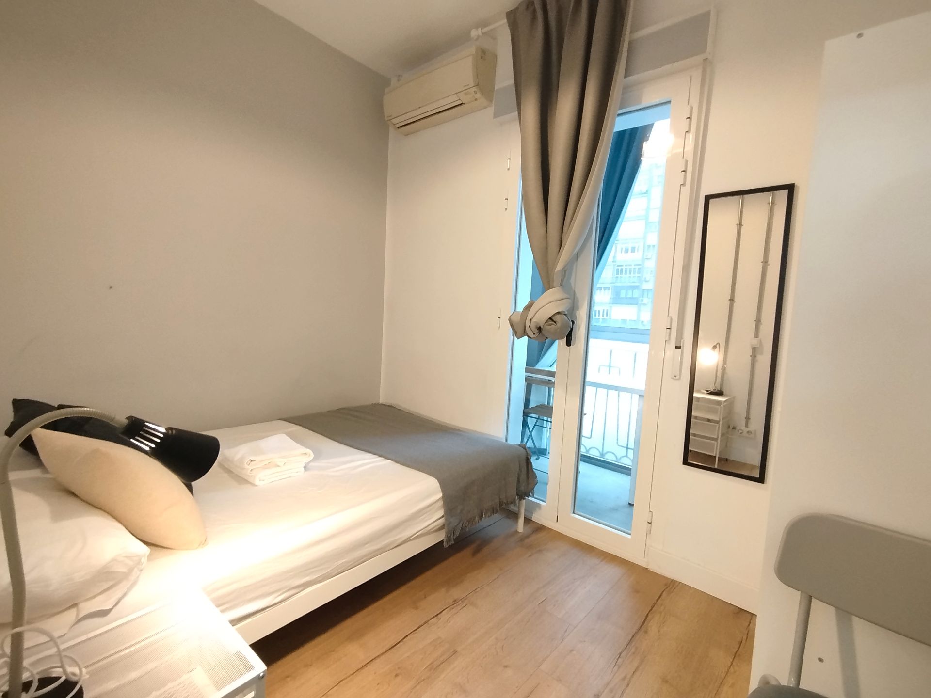 Bedroom of Flat to share in  Madrid Capital  with Air Conditioner, Heating and Furnished