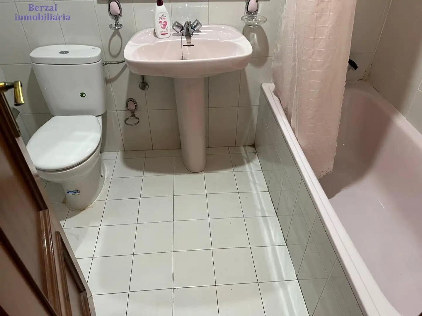 Baño de Piso en venta en  Logroño con Aire acondicionado
