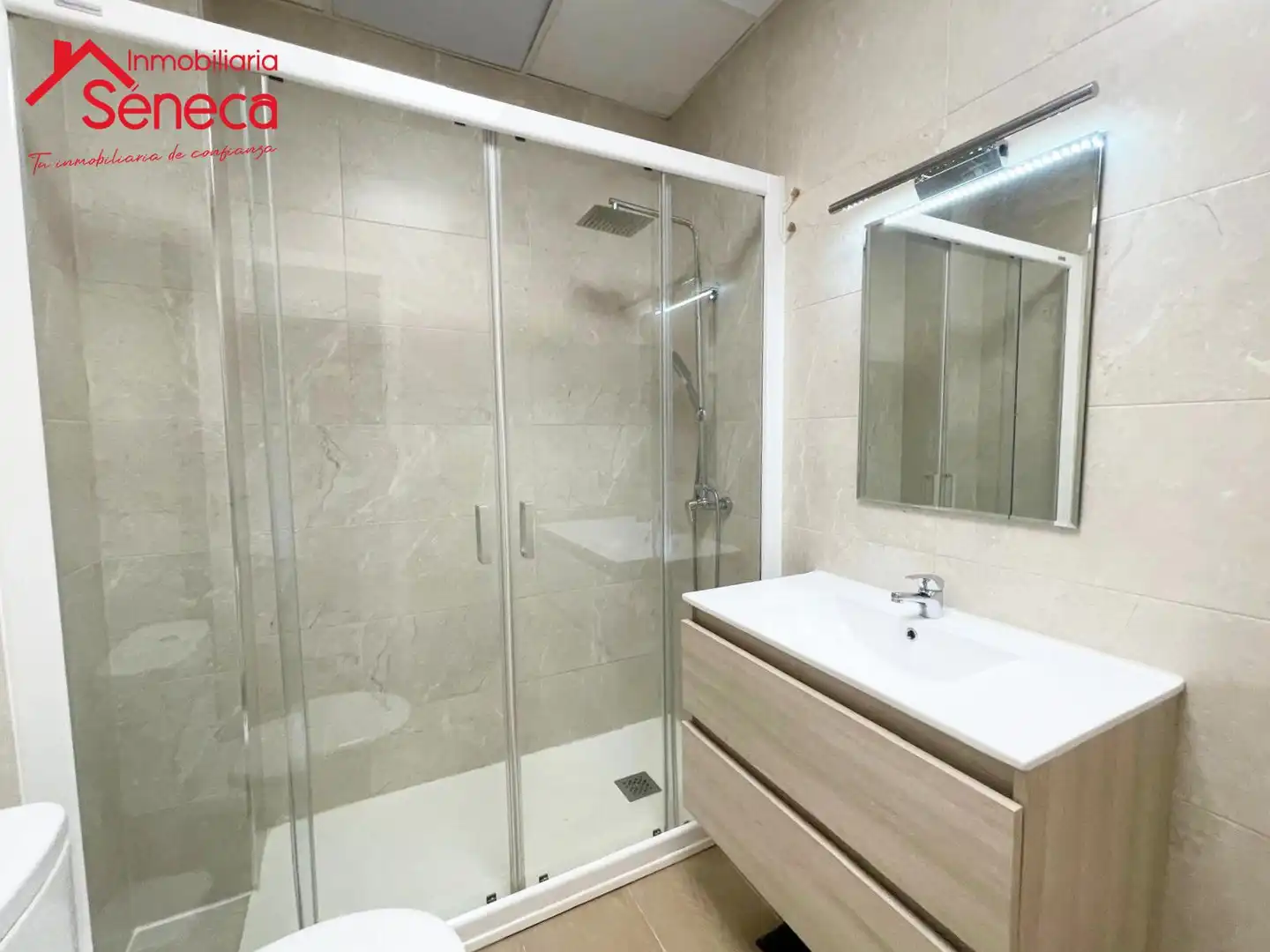 Bathroom of Flat for sale in Córdoba  with Air Conditioner, Heating and Furnished