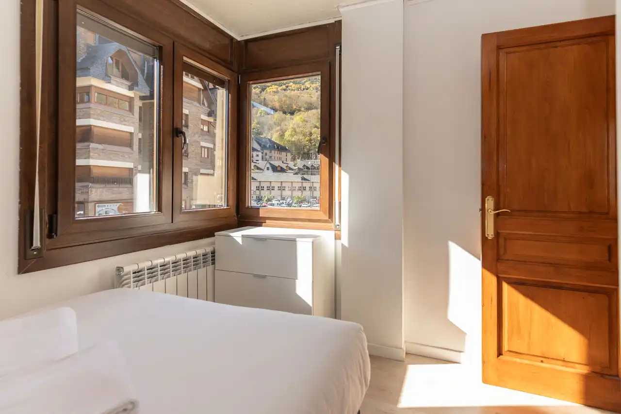 Dormitori de Apartament en venda en Vielha e Mijaran amb Calefacció, Parquet i Traster