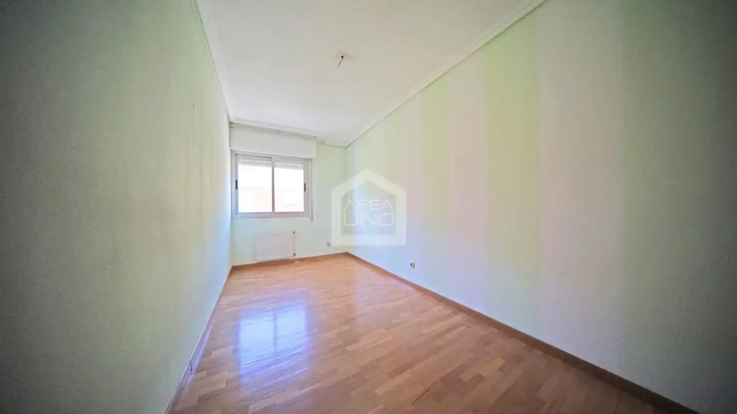 Habitación de Piso en venta en Madrid con Calefacción