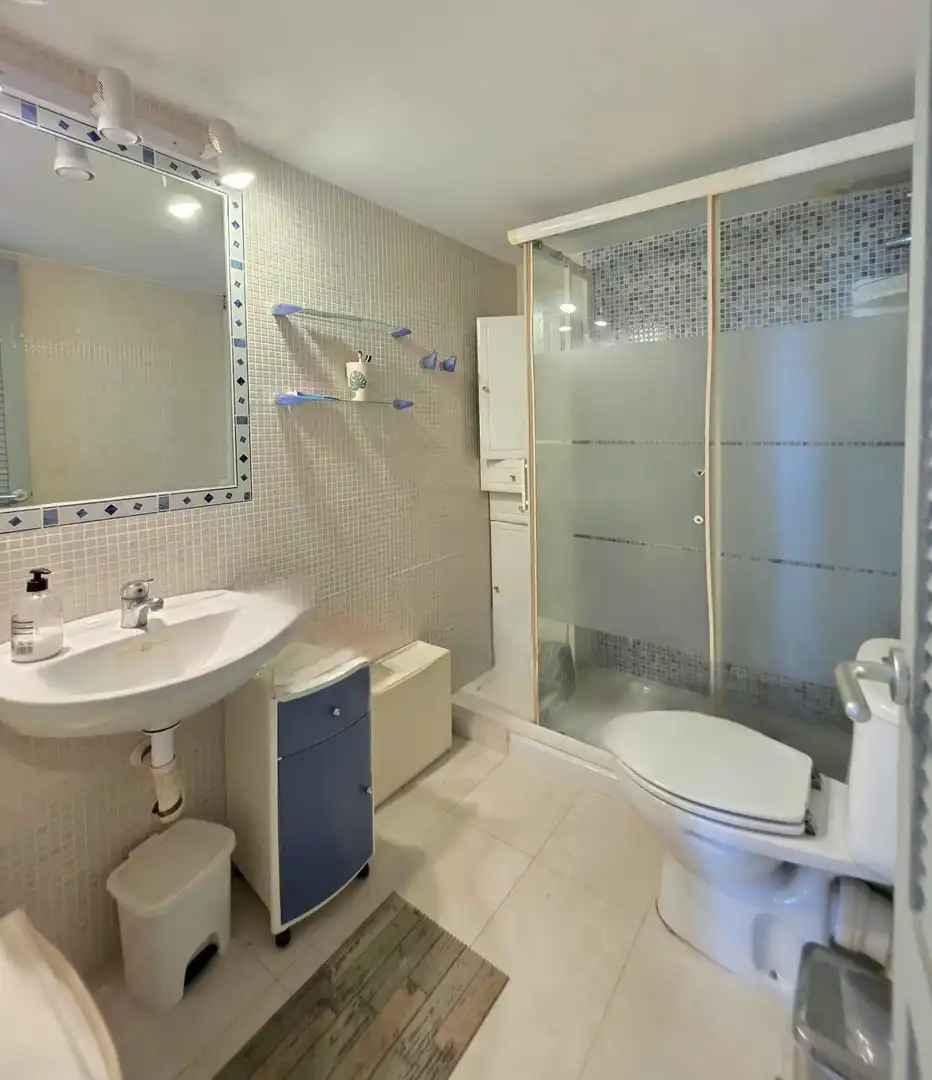 Baño de Apartamento en venta en Salou con Aire acondicionado, Terraza y Amueblado