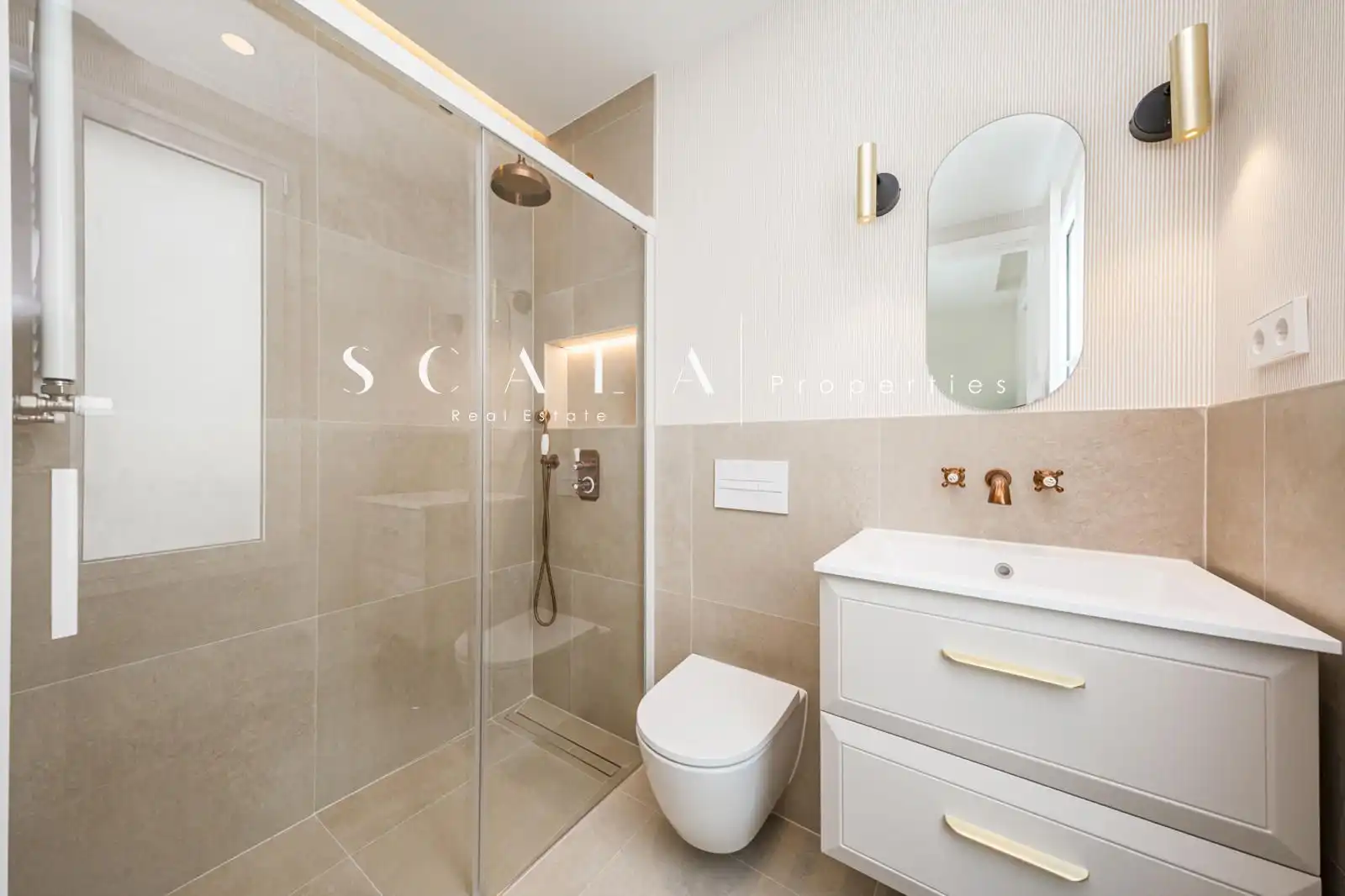 Bathroom of Attic for rent in Madrid  with Air Conditioner, Heating and Terrace