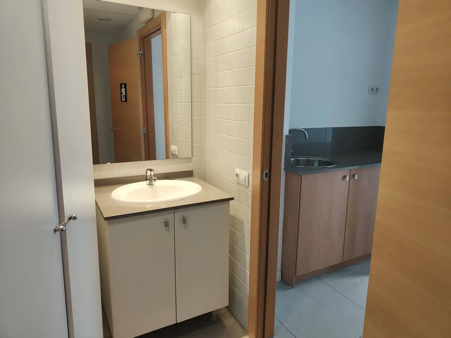 Bathroom of Office for rent in Sant Just Desvern  with Air Conditioner, Heating and Internet