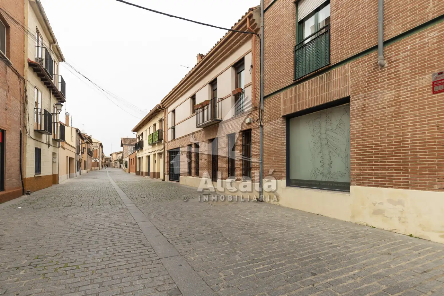 Vista exterior de Pis en venda en Alcalá de Henares amb Calefacció