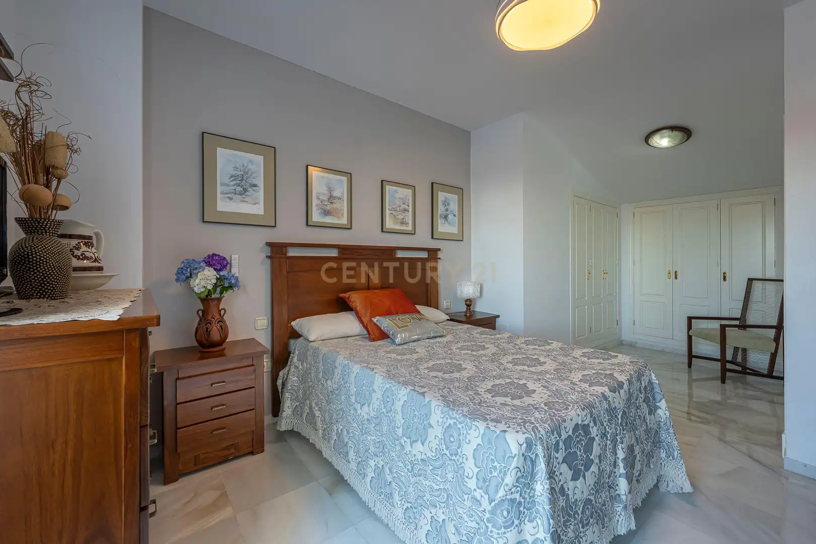 Habitación de Casa adosada en venta en Estepona con Aire acondicionado, Trastero y Piscina comunitaria