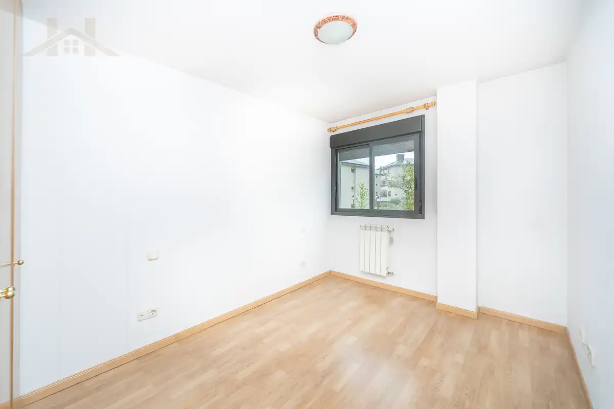 Bedroom of Flat for sale in El Escorial  with Heating, Parquet flooring and Storage room