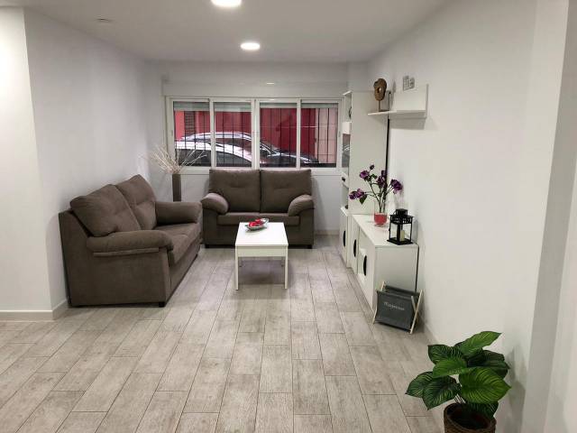 Planta baja en Alquiler en José María Del Campo en Triana Oeste