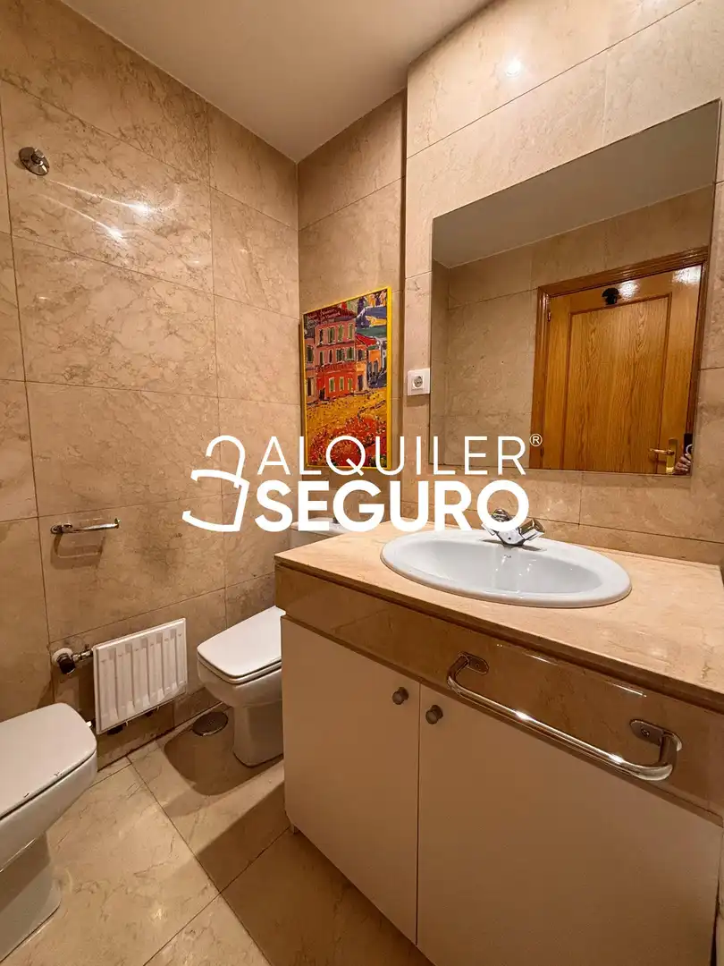 Baño de Piso de alquiler en Madrid con Aire acondicionado y Calefacción