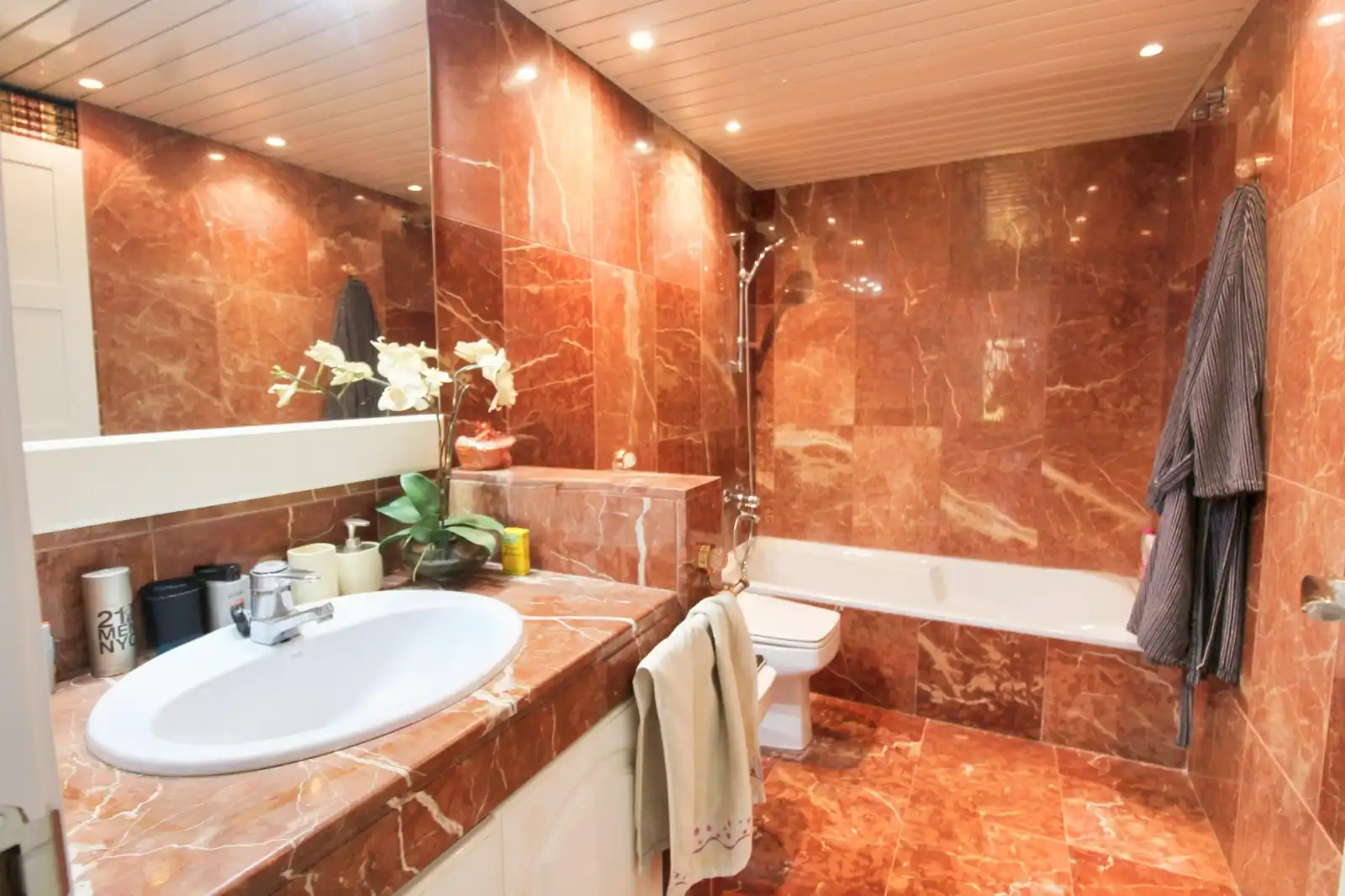 Bathroom of Duplexes for sale in L'Hospitalet de Llobregat  with Air Conditioner, Heating and Terrace