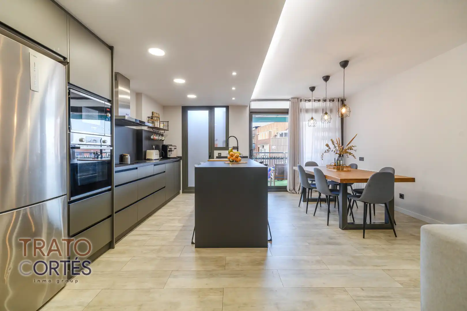 Flat with terrace for sale in Plaça Magdalena Trias