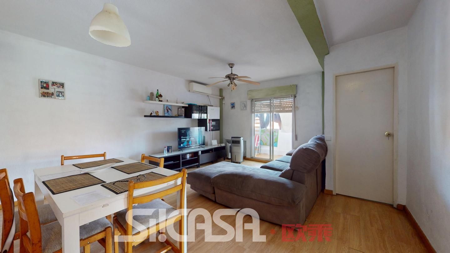 Sala d'estar de Pis en venda en Parla amb Aire condicionat i Terrassa