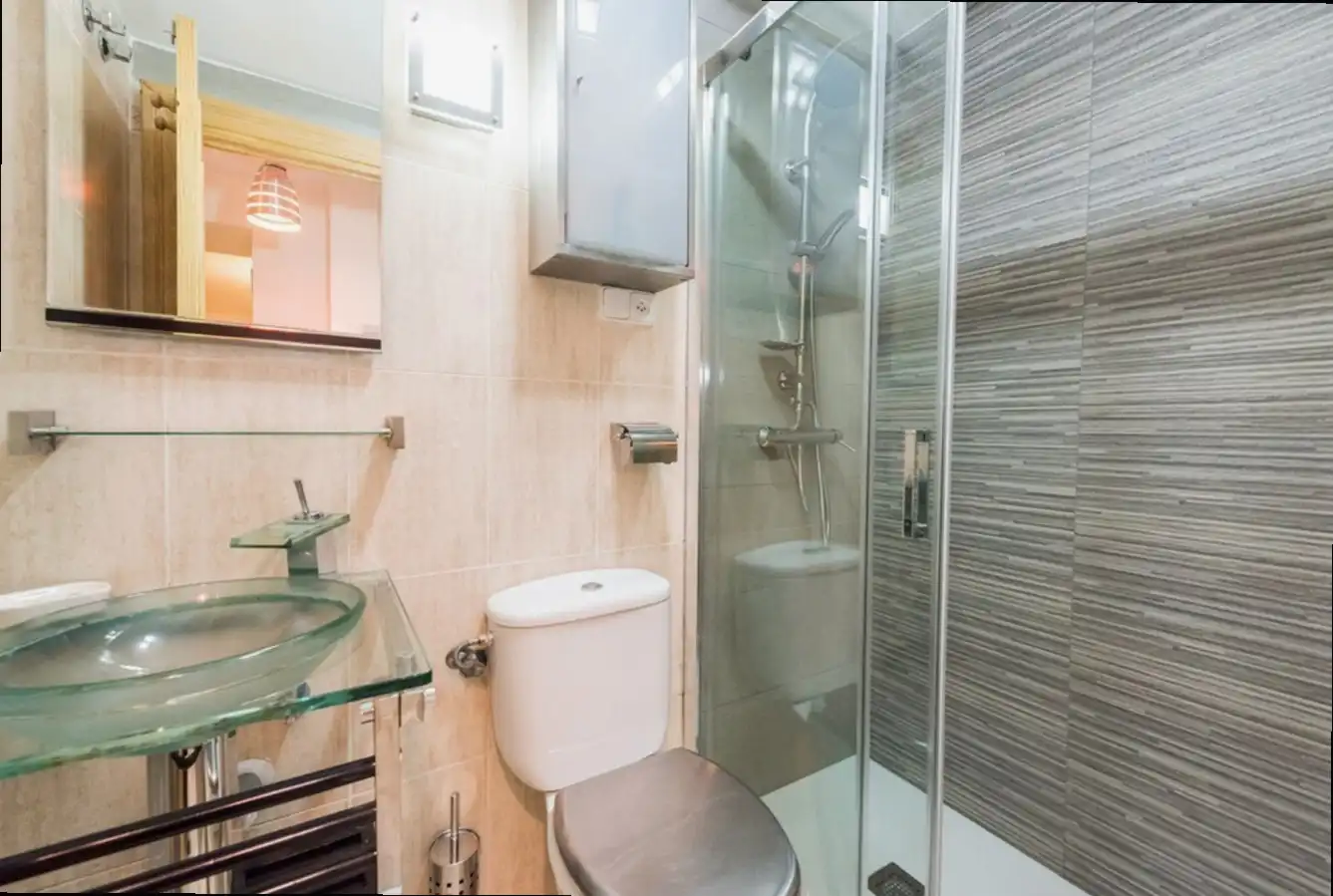 Badezimmer von Wohnung zur Miete in Centre