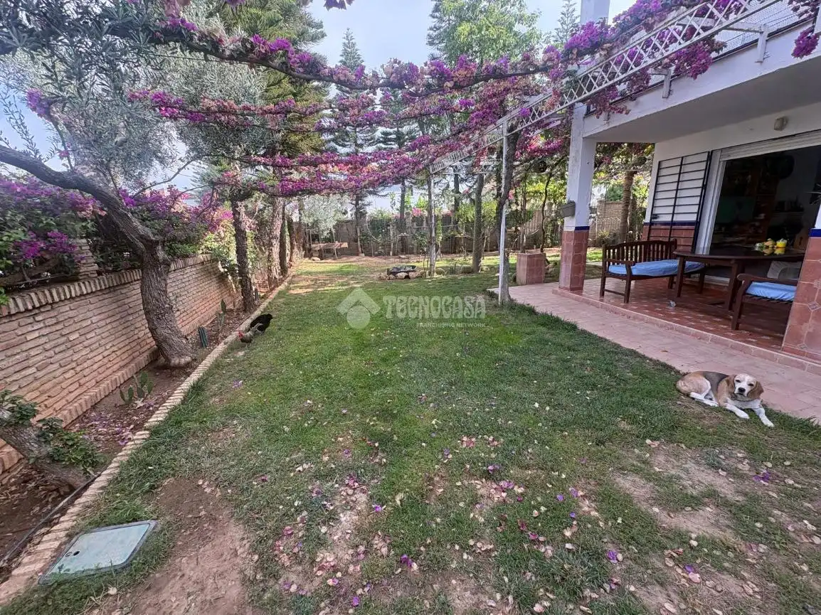 Jardí de Casa adosada en venda en Espartinas amb Aire condicionat, Jardí privat i Terrassa