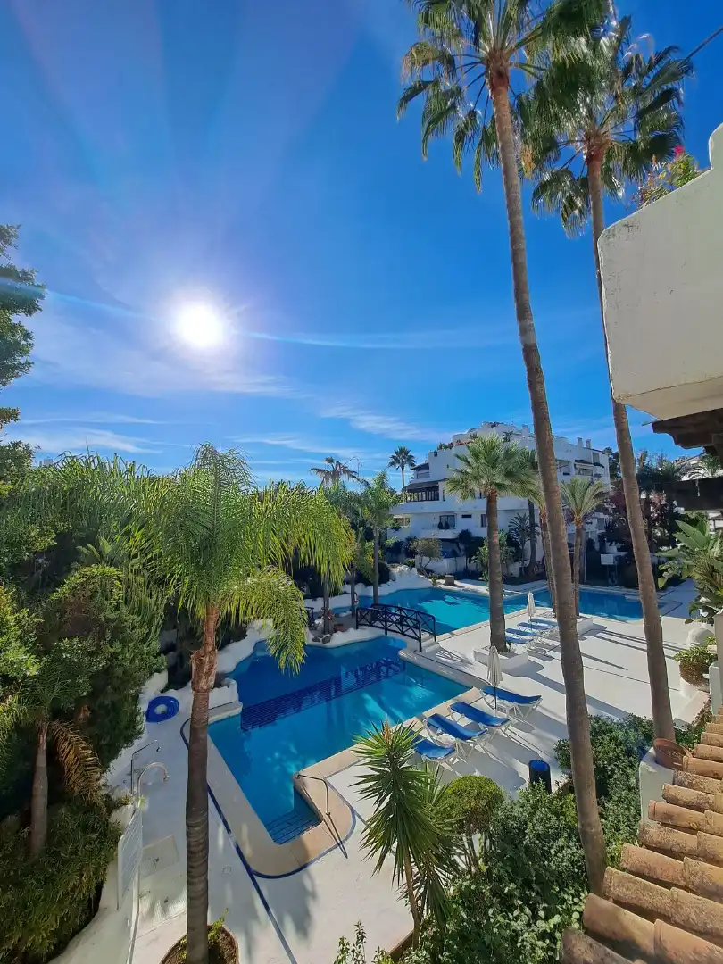 Vista exterior de Pis en venda en Marbella amb Aire condicionat, Moblat i TV