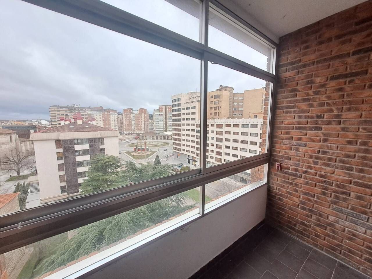 Vista exterior de Piso en venta en Burgos Capital con Calefacción, Terraza y Alarma