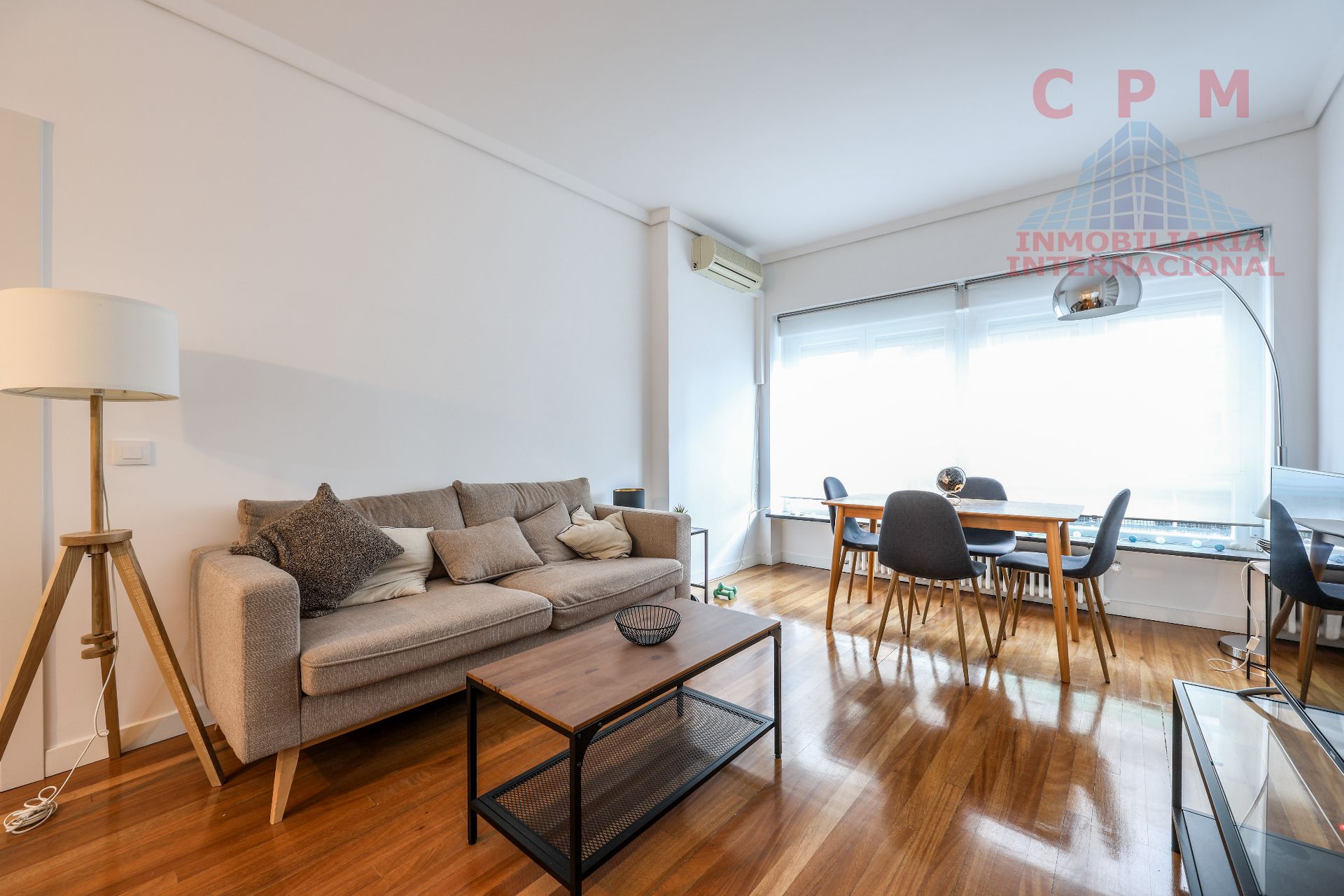 Living room of Flat to rent in  Madrid Capital  with Air Conditioner, Heating and Parquet flooring