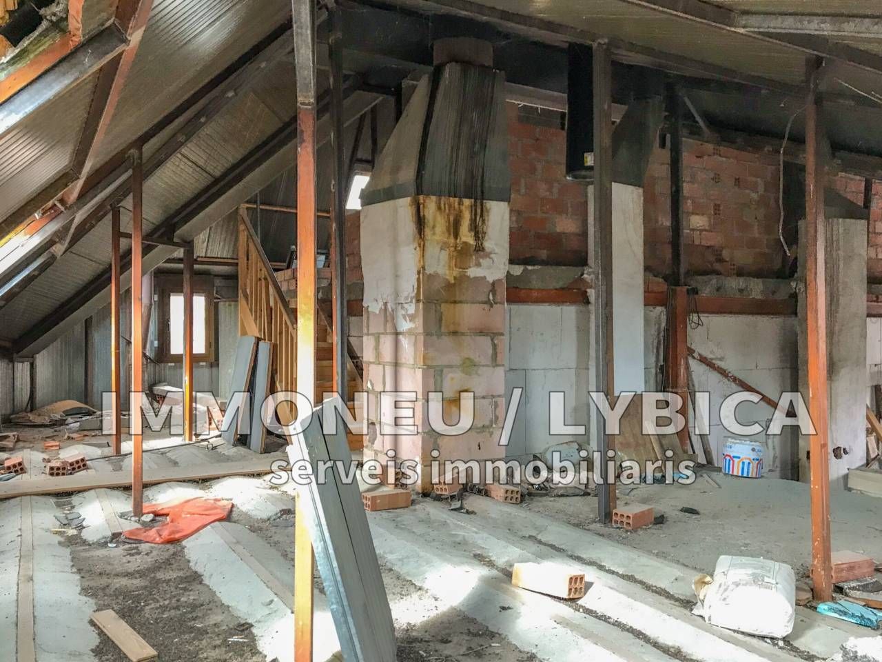 Attic for sale in Alp  with Heating