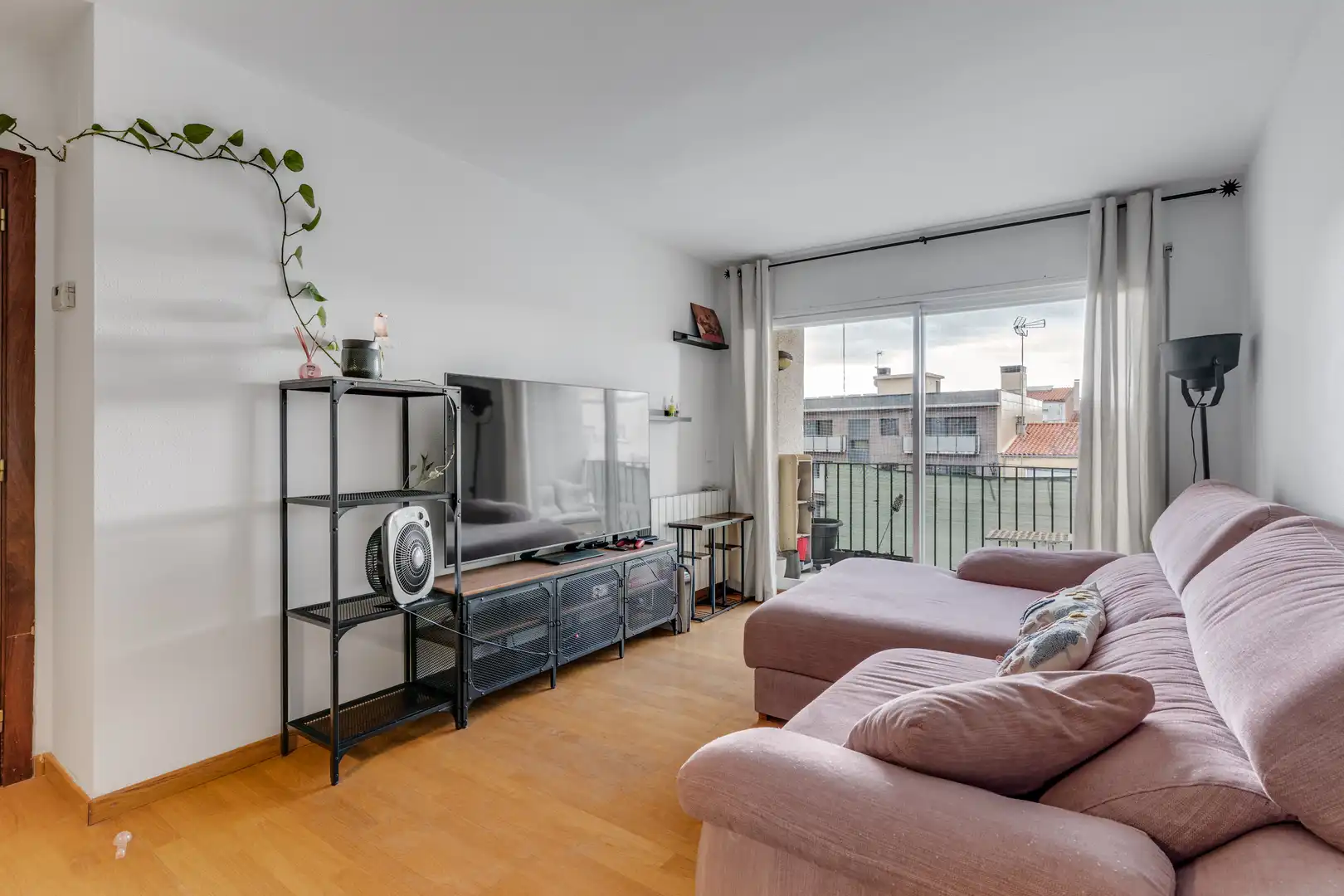 Flat with terrace for sale in Carrer Universitat de Montpeller, imagen 2