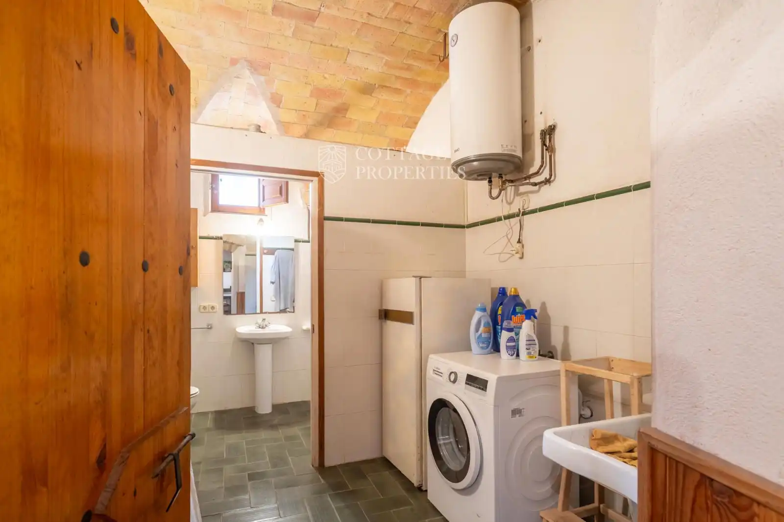 Cocina de Finca rústica en venta en Garrigàs