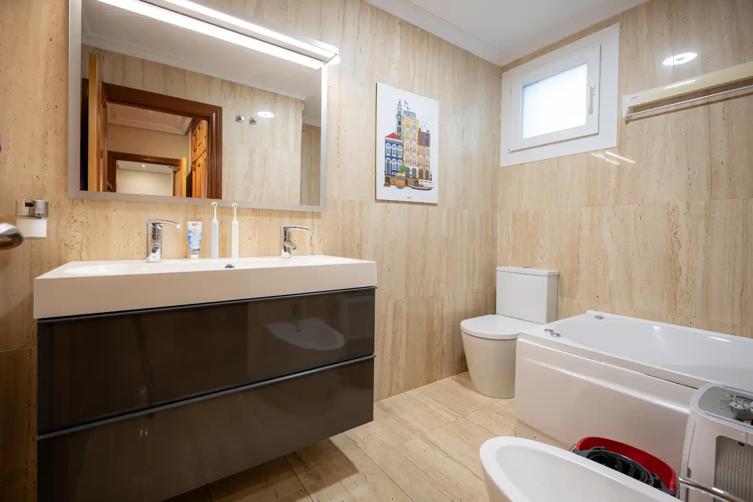 Badezimmer von Wohnung zum Verkauf in Oviedo  mit Heizung, Privatgarten und Abstellraum